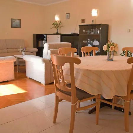 Stedi Apartman